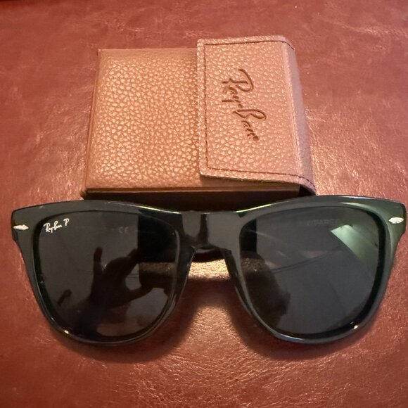Folding Ray-Ban Wayfarer Sunglasses – Polarized Black Frame with Tan Case - Picture 1 of 5